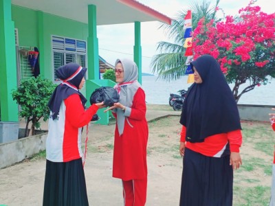 Guru ikut serta dalam memperingati hari kemerdakaan RI Ke78