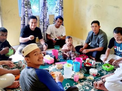Lebaran Idul Adha Bapak Komplek Biru Kerumah Pak Aidon