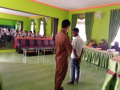 Arahan waka kesiswaan di hari pertama PLS